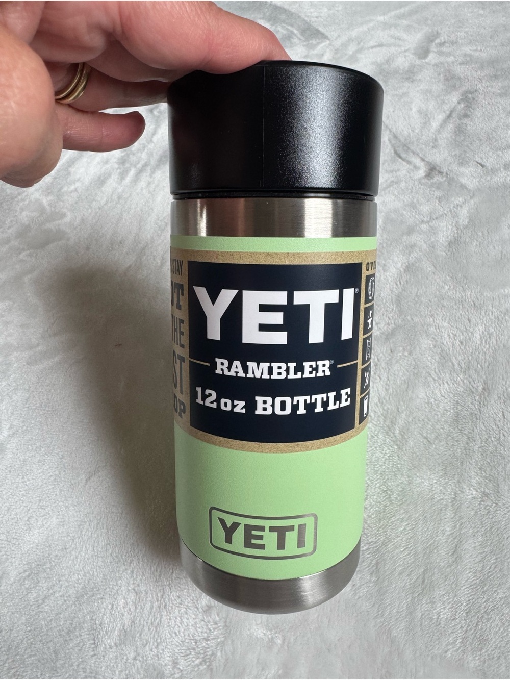 YETI Rambler Bottle NWT